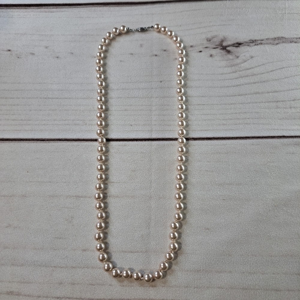 Elegant Faux Pearl Necklace Fish Hook Oval Filigree Box Clasp